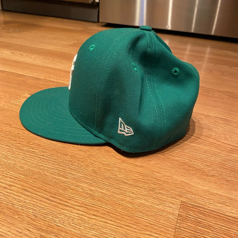 Yankees green cap with embroidered Statue of Liberty - Picture 4 of 5